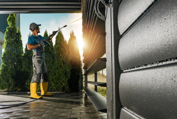 Best Deck Pressure Washing  in Loma Ri, CA